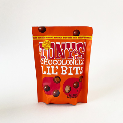 Tony's Chocolonely Lil' Bits Caramel & Sea Salt in Mopperende Oude Mannen Club Cadeaubox